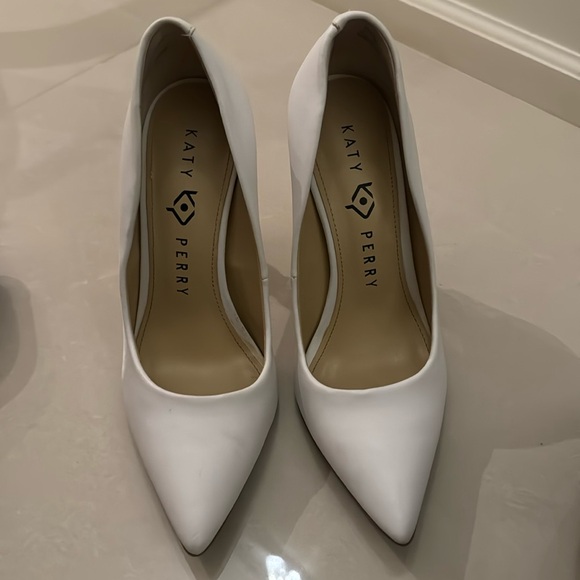 Katy Perry white pumps size 6 - Picture 1 of 3